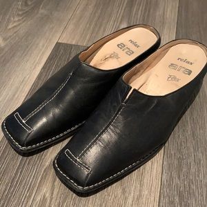 Black contrast stitching slides mules
